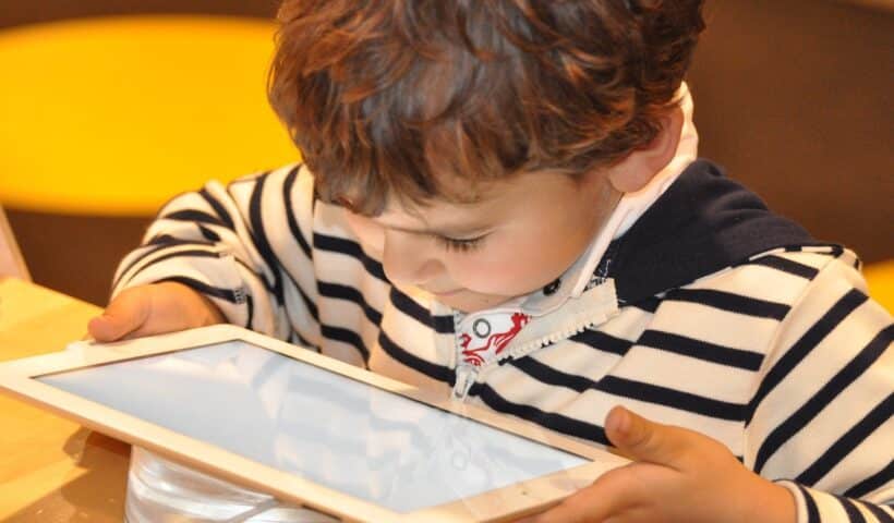 Enfants et écrans Comprendre et prévenir les risques de l exposition précoce
